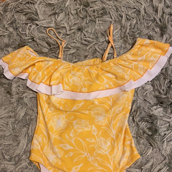 Cupshe Journey Floral Ruffle One Piece Swimsuit - Picture 3 of 6